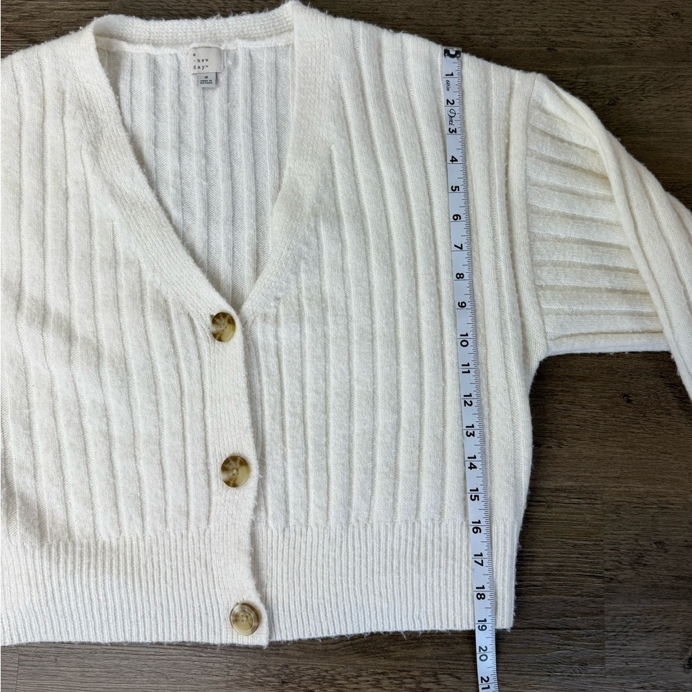 a new day Women’s Cream V Neck Button-Up Cardigan, slightly cropped, oversized S - Picture 3 of 9